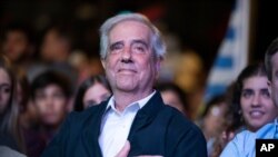 El presidente saliente de Uruguay, Tabaré Vázquez, durante una fiesta de despedida organizada por su partido el 28 de febrero de 2020. Vázquez falleció en su casa en Montevideo el 6 de diciembre de 2020. 