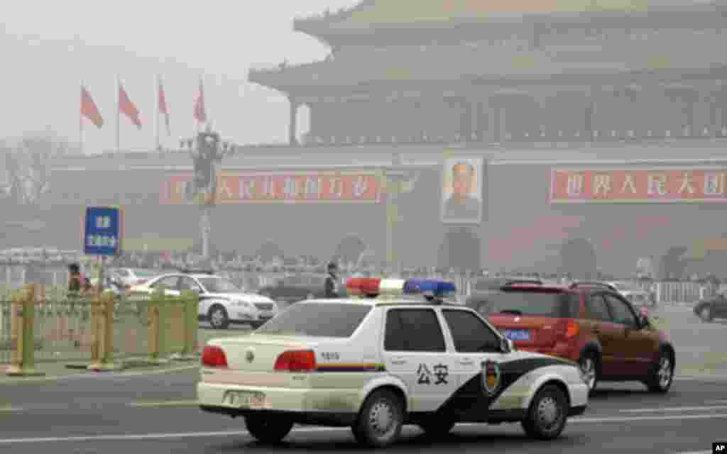 天安门前的警车