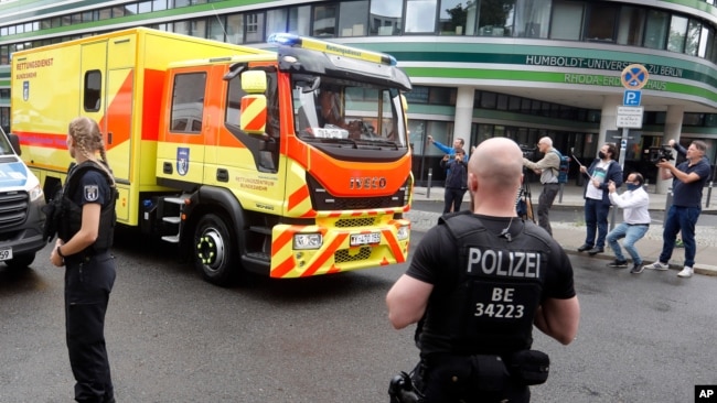 An ambulance which is believed to transport Alexei Navalny arrives at the Charite hospital in Berlin, Germany, Aug.22, 2020.