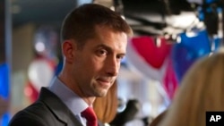 Dân biểu Cộng hòa Tom Cotton