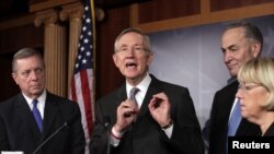 El líder del Senado, Harry Reid, advirtió que EE.UU. no puede dejar de pagar sus deudas y desencadenar una crisis global.