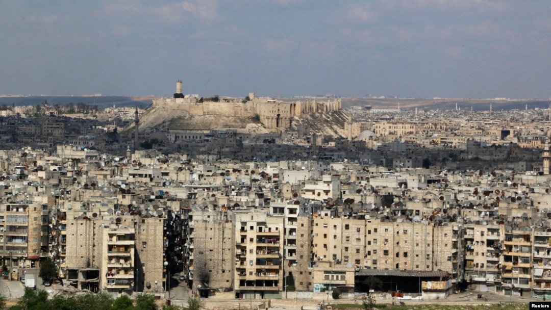 Kota tua dan bersejarah Aleppo dengan citadel, struktur bangunan abad ke-13, 9 April 2014 (Foto: dok). 