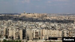 Kota tua dan bersejarah Aleppo dengan citadel, struktur bangunan abad ke-13, 9 April 2014 (Foto: dok). 