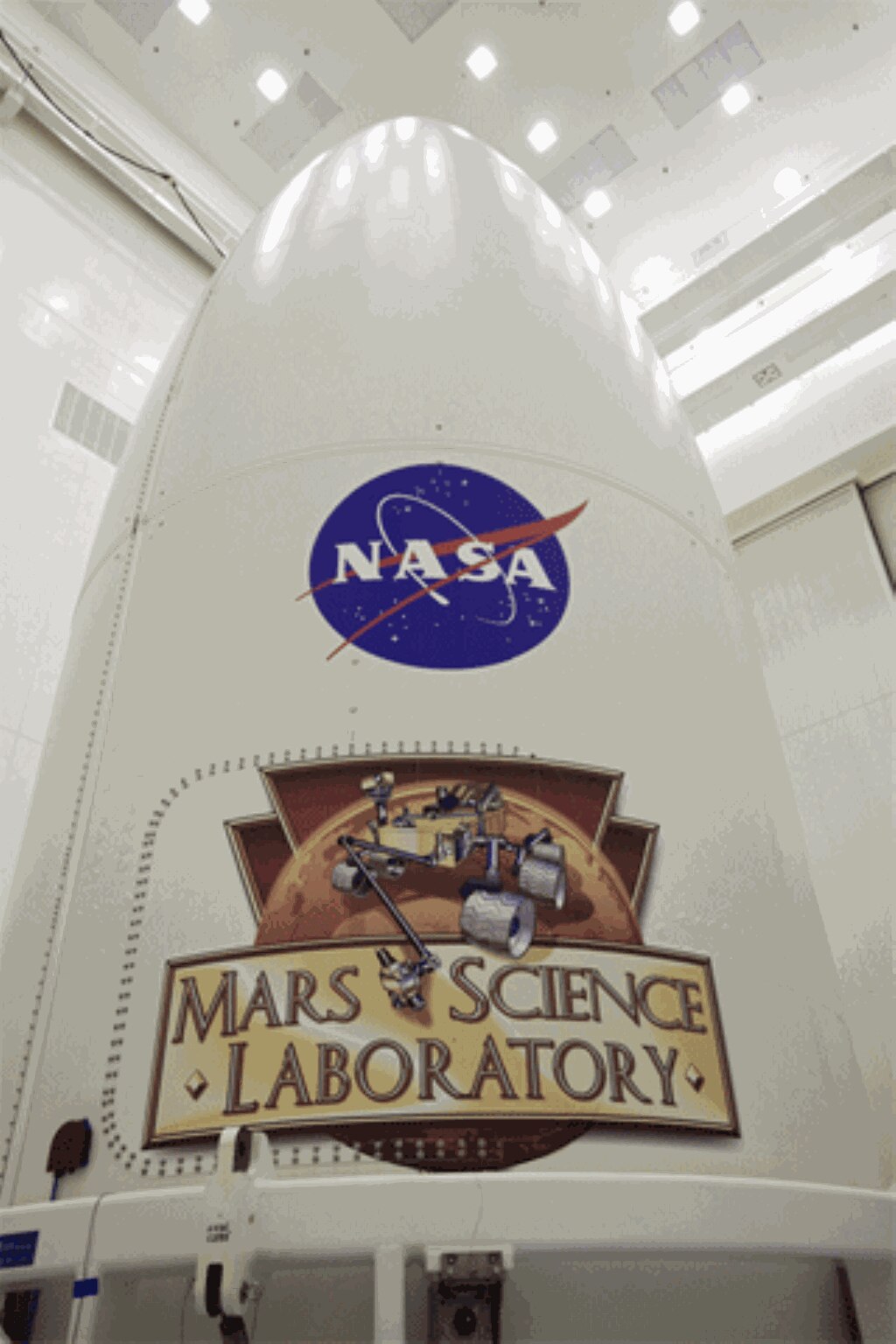 Kontainer roket Atlas V yang melengkapi Curiosity dengan logo MSL dan NASA (NASA Rover).