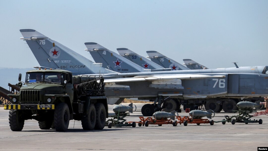 Pesawat jet militer Rusia di pangkalan militer Hmeymim, Suriah, 18 Juni 2016. (Foto: dok). 
