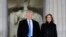 Tổng thống đắc cử Donald Trump và vợ Melania Trump đến dự buổi hoà nhạc tại Đài tưởng niệm Lincoln ở thủ đô Washington, 19/1/2017.