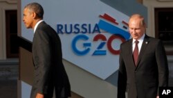 Presiden AS Barack Obama (kiri) dan Presiden Rusia Vladimir Putin pada KTT G-20 di St. Petersburg, Rusia (foto: dok). Separuh rakyat AS percaya AS-Rusia akan kembali terlibat "perang dingin".