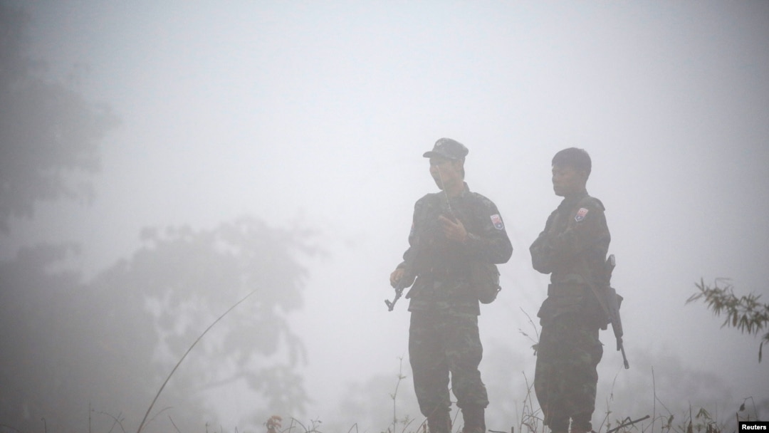 Para kombatan yang menentang militer Myanmar tampak di Kaw Thoo Lei, negara bagian Kayin, Myanmar, 31 Januari 2019. Tentara Myanmar, mengatakan pada Sabtu, 15 Mei 2021, bahwa pihaknya memerangi milisi di Kota Mindat.