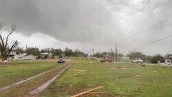 Los tornados siguen causando desastres a su paso por el centro de EEUU