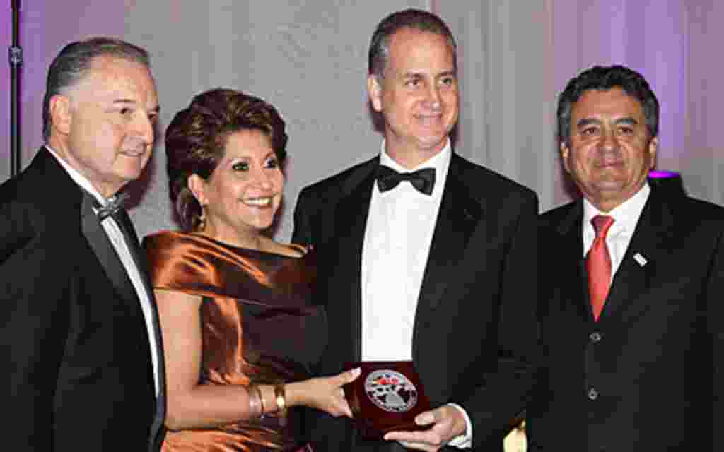 Díaz Balart es presidente de la Conferencia Hispana en el Congreso, y miembro del Bloque Legislativo por la Democracia en Cuba.