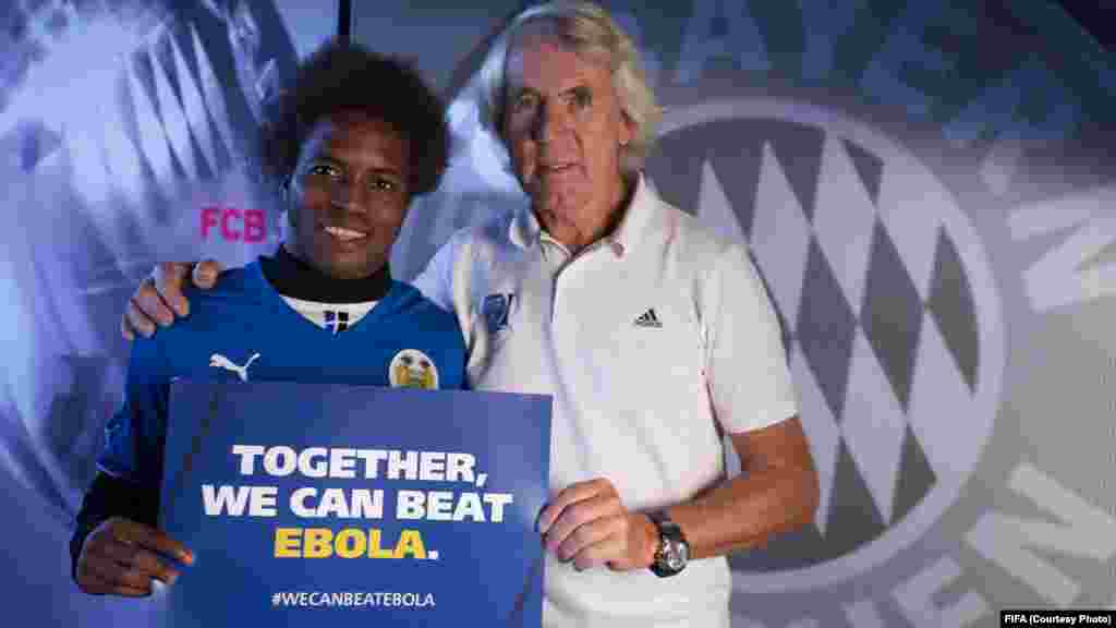 La Fifa lance la campagne &quot;11 contre Ebola&quot;, mettant en vedette du Real Madrid Cristiano Ronaldo, Neymar Jr de Barcelone, Didier Drogba de Chelsea et du Bayern Munich Philipp Lahm, entre autres, avec la promotion de 11 messages simples de santé contre l&rsquo;épidemie en Afrique de l&rsquo;Ouest.