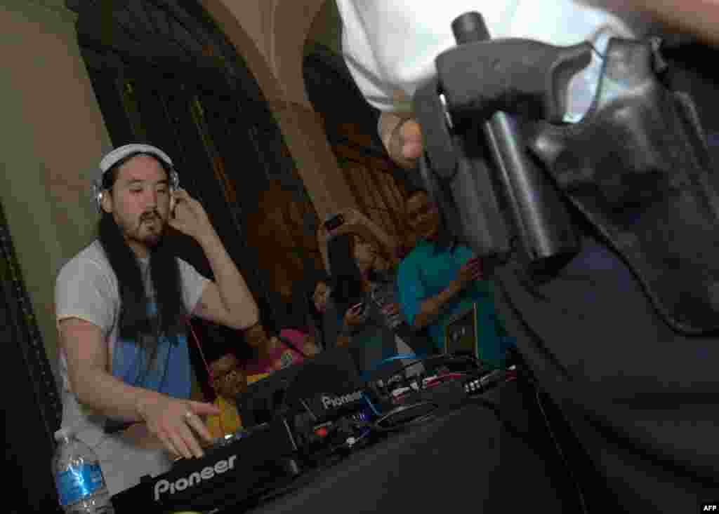 DJ Аоки. «Где твой черный пистолет?!»