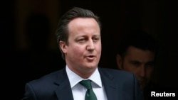 Perdana Menteri Inggris David Cameron menyatakan negaranya akan mempertimbangkan veto perpanjangan embargo senjata atas Suriah (12/3).