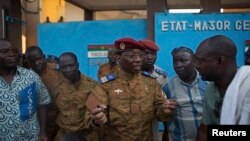 An army spokesman speaks to anti-government protesters outside military headquarters in Ouagadougou, capital of Burkina Faso, Oct. 30, 2014. 