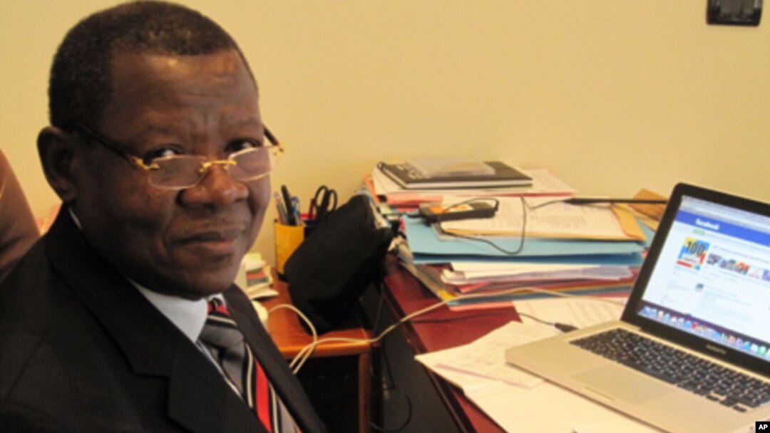 Menteri Informasi Kongo, Lambert Mende hari Selasa (12/11) menyalahkan Uganda atas batalnya perjanjian damai (foto: dok). 
