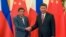 ປະທານາທິບໍດີຟິລິບປີນ ທ່ານ Rodrigo Duterte (ຊ້າຍ) ແລະປະທານປະເທດຈີນ ທ່ານ Xi Jinping. 