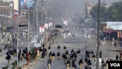  دپيښور په بيلا بيلو سيمو کې ددرې فريقي اتحاد له لوري هړتال نمانځل کيږي 