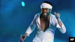 Childish Gambino se produit lors de la deuxième journée du festival de musique Governors Ball le 3 juin 2017 à New York.