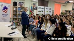 ABŞ Səfirliyi və Bakı Amerika Mərkəzi “İngilis Dili Həftəsi”nə Başlayıb