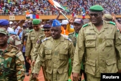 Pristalice vojne hunte okuplile su se na stadijonu u Nijameju, Niger, 6. avgusta 2023.