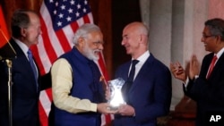 Indian Prime Minister Narendra Modi, second from left presents the Global Leadership Award to Amazon Founder and CEO Jeff Bezos, during the U.S.-India Business Council 41st Annual Leadership Summit, Tuesday, June 7, 2016 in Washington. (AP Photo/Alex Brandon)