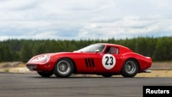 
Sebuah mobil Ferarri 250 GTO 1962 dalam foto yang dirilis RM Sotheby’s di Blenheim, Ontario, Kanada, 20 Juni 2018. (Foto: RM Sotheby’s via Reuters)