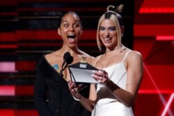Alicia Keys and Dua Lipa react at the 2020 Grammy Awards in Los Angeles, March 14, 2021.