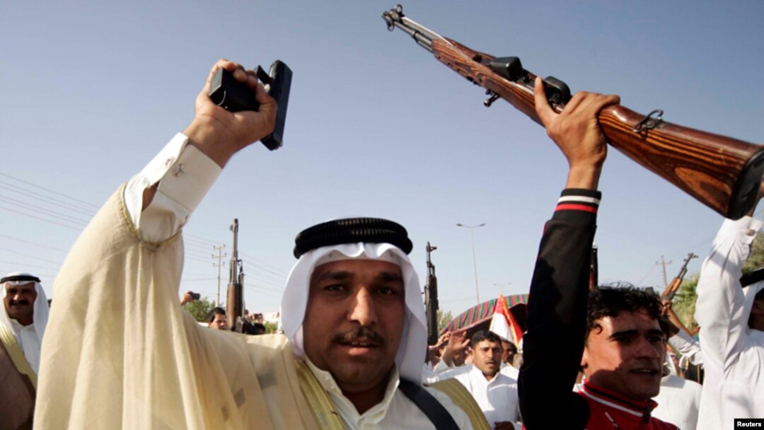 Irak corre el riesgo de verse arrastrado a una guerra sectaria. El Pentágono ha enviado buques de guerra al Golfo Pérsico.