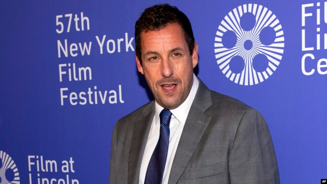 El actor Adam Sandler en el estreno de "Uncut gems" durante el 57 ° Festival de Cine de Nueva York. Nueva York, 3/10/19. Foto de Brent N. Clarke / Invision / AP.
 
