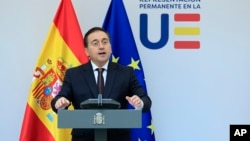 ARCHIVO - El ministro de Exteriores de España, José Manuel Albares, durante una conferencia de prensa en Bruselas, el 27 de mayo de 2024.