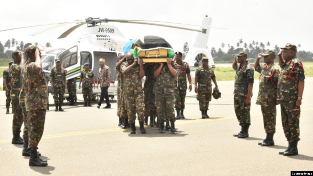 Mwili wa aliyekuwa Makamu wa Kwanza wa Rais wa Zanzibar Maalim Seif Sharif Hamad ukiwasili katika katika Uwanja wa Ndege wa Kimataifa wa Abeid Amani Karume Zanzibar ukitokea Jijini Dar es Salaam.