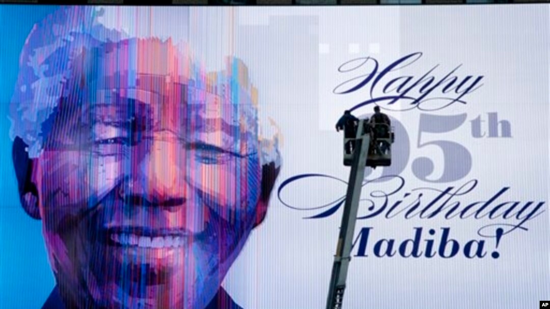 An electronic billboard announces Nelson Mandela's 95th birthday in Times Square, New York, July 18, 2013.
