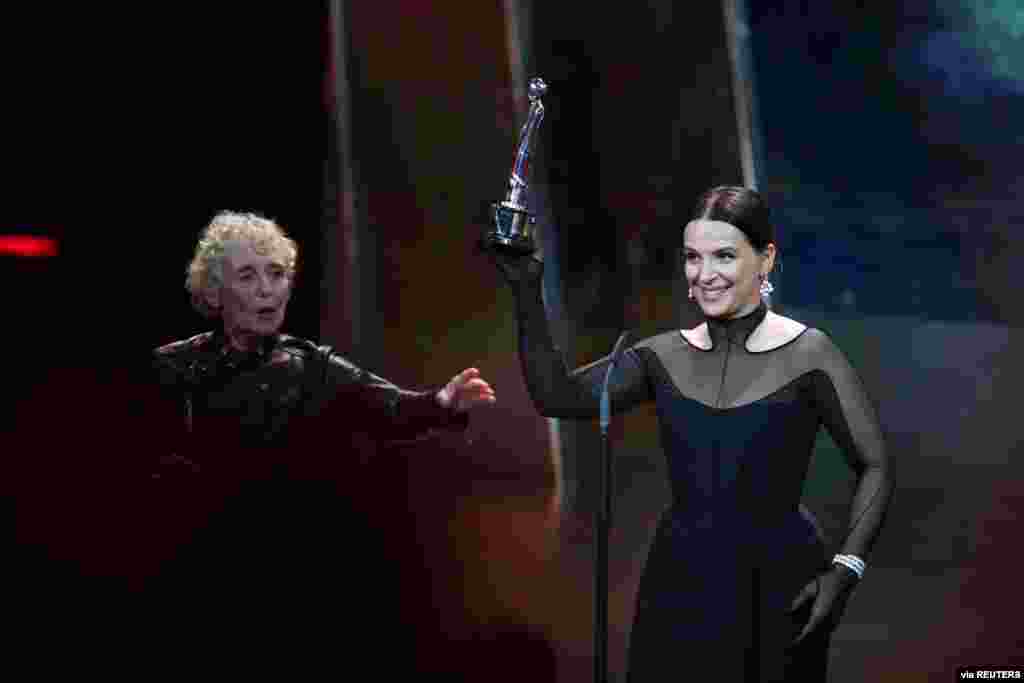 Claire Denis presents the European Achievement in World Cinema award to Juliette Binoche during the 32nd European Film Awards in Berlin, Germany, Dec. 7, 2019.