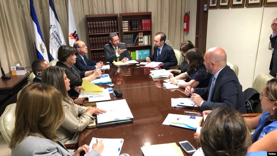 El alto comisionado de derechos humanos de la ONU Zeid Raad Al Hussein, reunido con los miembros de la Comisión Coordinadora de la Justicia de El Salvador. Foto: ONU El Salvador.
