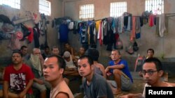 Prisoners sit on a bench inside the Sialang Bungkuk jail in Pekanbaru, on Indonesia's Sumatra island, May 7, 2017. (Antara Foto/Priyatno via Reuters)