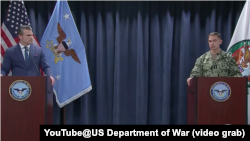 پیت هگست، وزیر جنگ آمریکا (چپ) و برد کوپر، فرمانده ستاد فرماندهی مرکزی آمریکا
