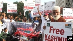 Pakistani protesters rally against India in Karachi, Pakistan, Aug. 21, 2019.