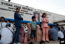 Syrians fleeing the war in Lebanon, arrive at the Syrian-Lebanese border crossing in Jdeidet Yabous, Syria, Sept. 25, 2024.