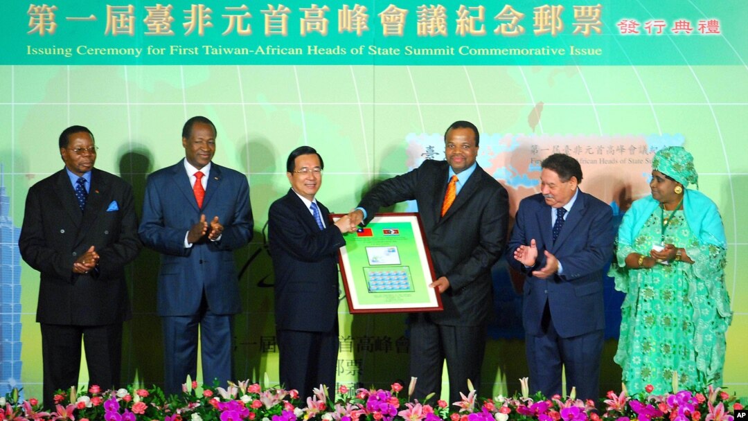 Presiden Taiwan saat itu, Chen Shui-bian, menerima kunjungan Raja Swaziland Mswati III, di Taipei pada September 2007 (foto: ilustrasi). Taiwan hanya punya hubungan diplomatik dengan dua negara Afrika, Burkina Faso dan Swaziland.