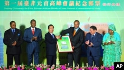 Presiden Taiwan saat itu, Chen Shui-bian, menerima kunjungan Raja Swaziland Mswati III, di Taipei pada September 2007 (foto: ilustrasi). Taiwan hanya punya hubungan diplomatik dengan dua negara Afrika, Burkina Faso dan Swaziland.