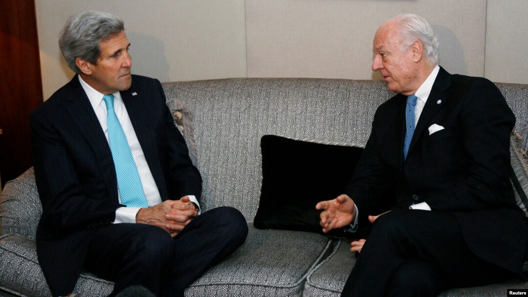 AQSh Davlat kotibi Jon Kerri Jenevada BMTning Suriya bo'yicha maxsus vakili Staffan de Mistura bilan gaplashmoqda, 14-yanvar, 2014-yil