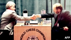 FILE - Russian-born chess master Boris Spassky, left, shakes hands with US master Bobby Fischer at the beginning of their first match in the Hotel Maestral in Sveti Stefan, Montenegro, on Sept. 2, 1992. 