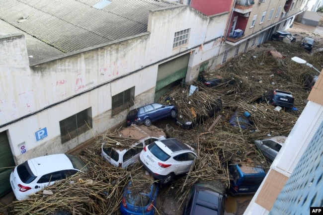 U poplavama izazvanim obilnim kišama u istočnoj španskoj regiji Valensija poginula je 51 osoba, saopštile su spasilačke službe. 30. oktobar, 2024. (Foto: AFP /Jose Jordan)