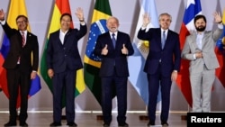 Leaders pose during the South American Summit at Itamaraty Palace in Brasilia, Brazil May 30, 2023. (REUTERS/Ueslei Marcelino)