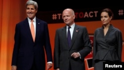 (L-R) U.S. Secretary of State John Kerry, Britain's Foreign Secretary William Hague and actress and campaigner Angelina Jolie pose at a summit to end sexual violence in conflict, at the Excel center in London, June 13, 2014.