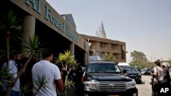 Devant l'hôpital de Dar Al Fouad au Caire, en Egypte, le 16 septembre 2015.