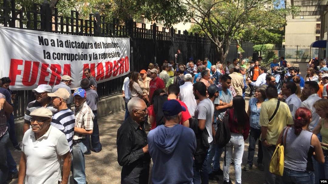 El Frente Amplio Venezuela Libre convocó a la marcha pacífica y a asambleas de calle para este sábado 17 de marzo. [Foto: Alvaro Algarra, VOA].