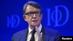 英國政治家、前商務大臣彼得·曼德爾森勳爵(Lord Peter Mandelson)在英國倫敦的英國董事學會大會上參加關於歐盟的辯論。 (2015年10月6日)