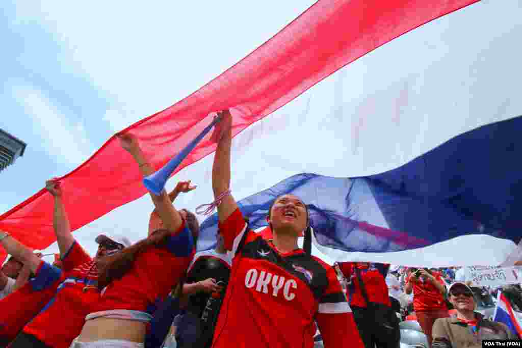 Thai Football fans in Ottawa