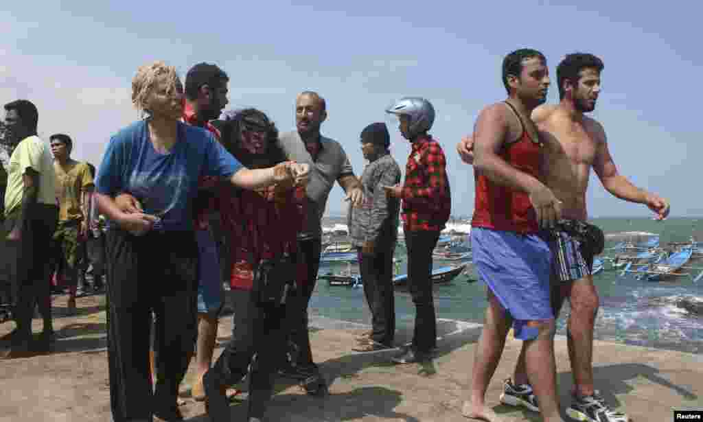 Suspected asylum seekers that were on a boat that capsized July 23 after hitting a reef, arrive at Jayanti beach, West Java province, Indonesia, July 24, 2013.&nbsp;